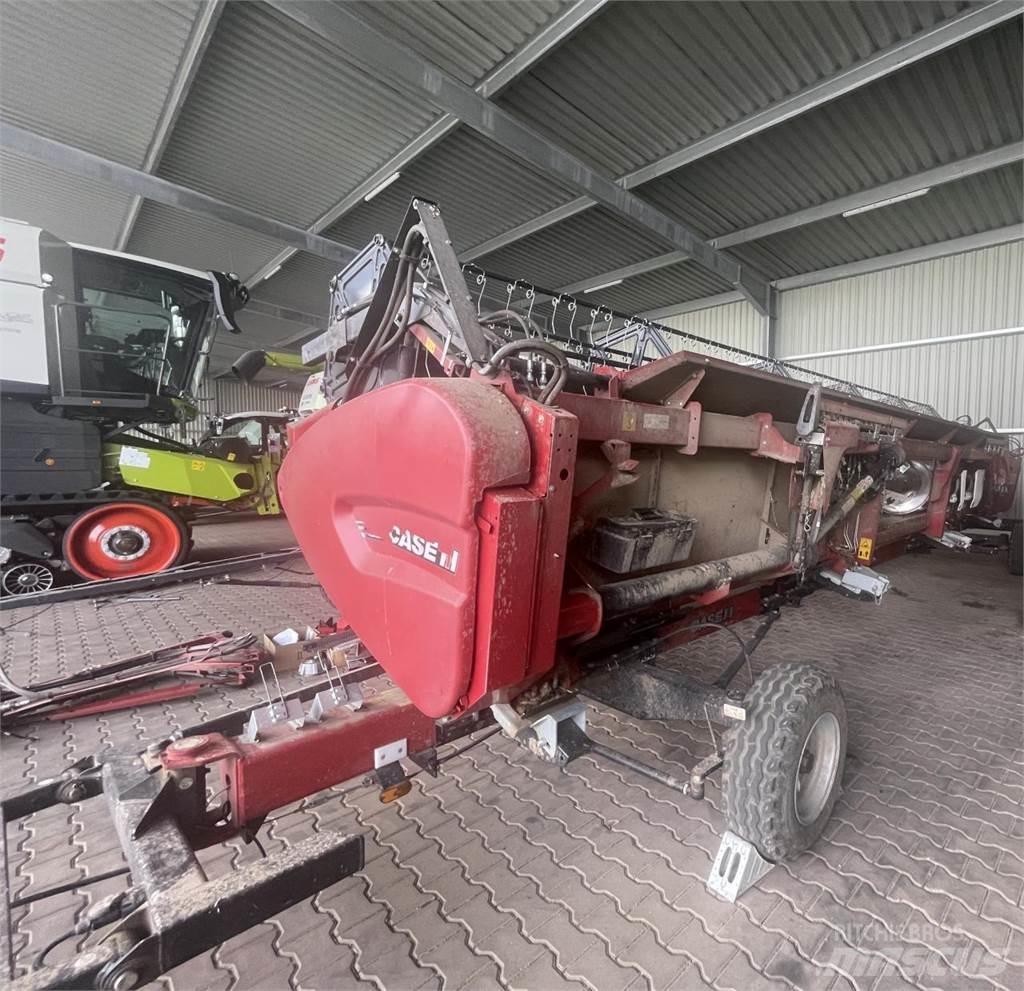 Case IH 8250 ASF Mietitrebbiatrici