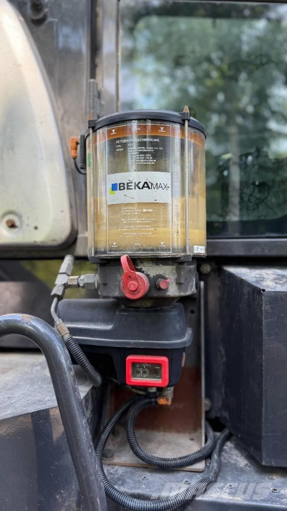 Hitachi ZW 140 Pale gommate