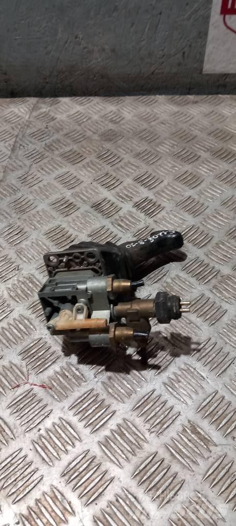 Scania S 94   1324425 Cabine e interni