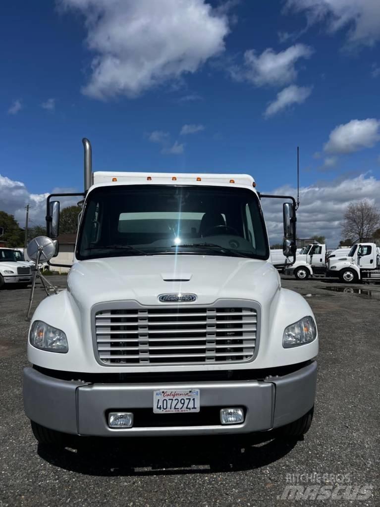 Freightliner M2 106 Camion per la consegna bevande