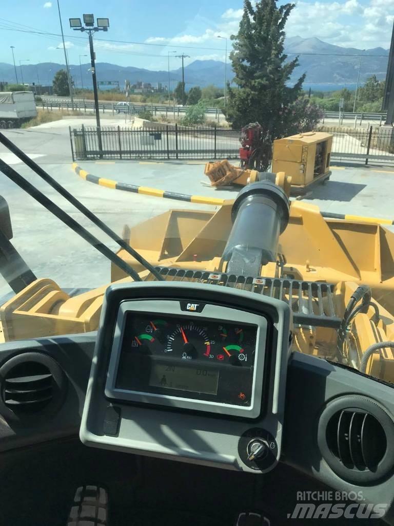 CAT 972M Pale gommate