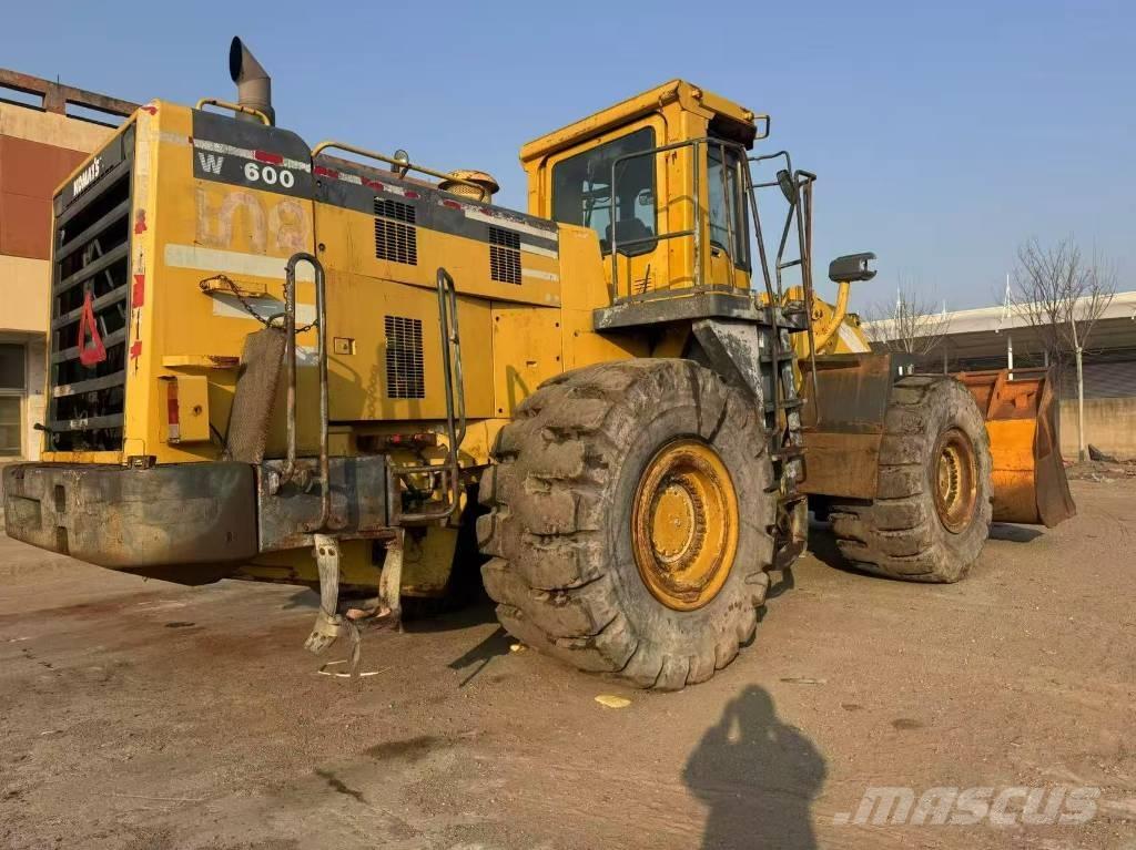 Komatsu WA 600-3 Pale gommate