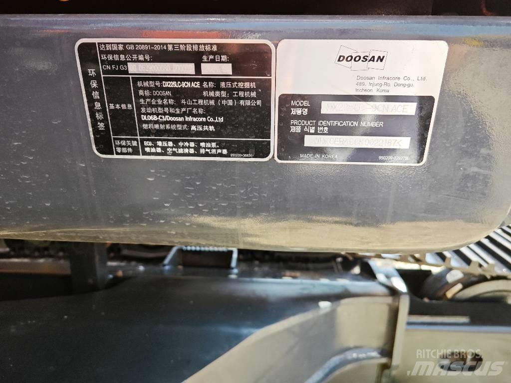 Doosan 225 LC Escavatori cingolati