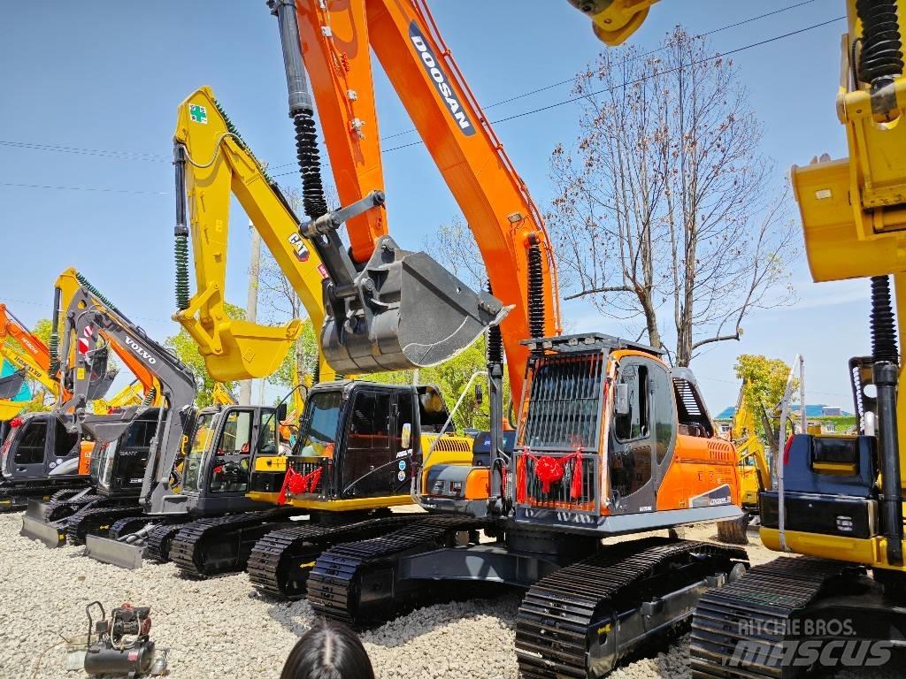 Doosan 225 LC Escavatori cingolati