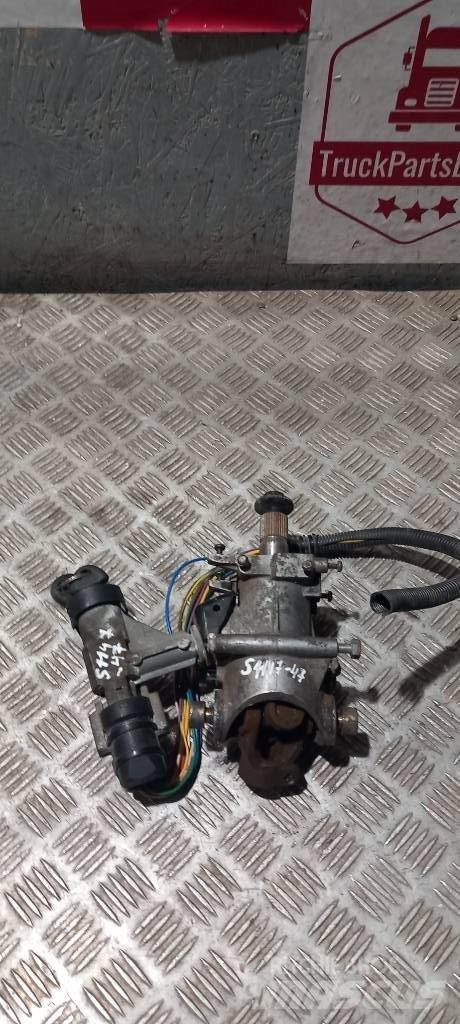 Scania R 420   1381796 Cabine e interni