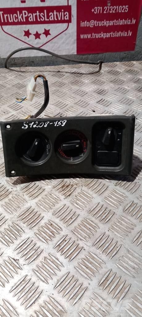 Scania 94 D.    1352348 Cabine e interni