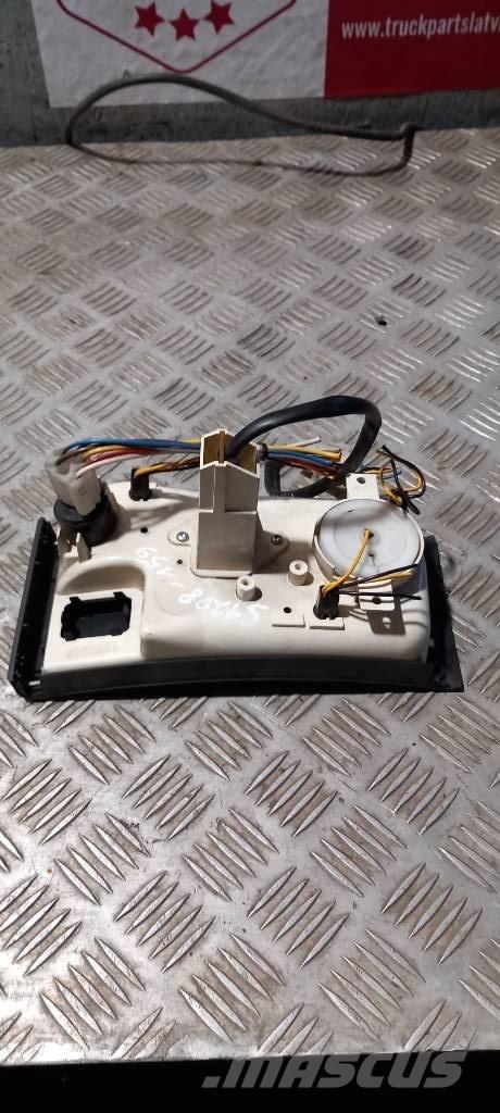 Scania 94 D.    1352348 Cabine e interni