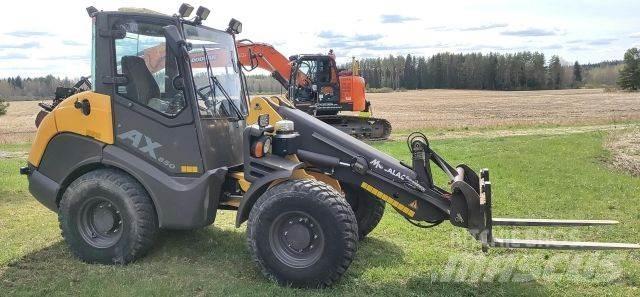 Mecalac AX850 Pale gommate
