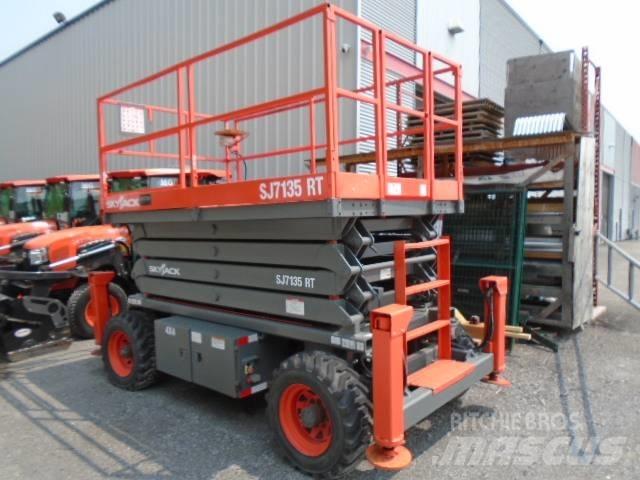 SkyJack SJ 7135 RT Piattaforme a pantografo