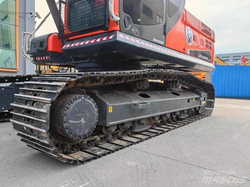 Doosan DX225LC-9C Escavatori cingolati