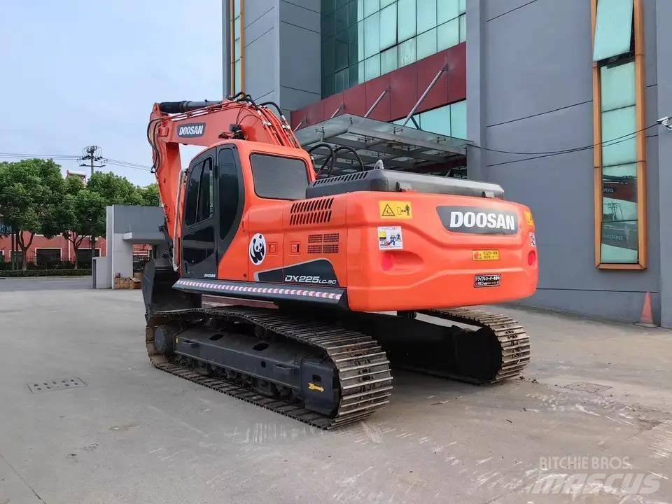 Doosan DX225LC-9C Escavatori cingolati