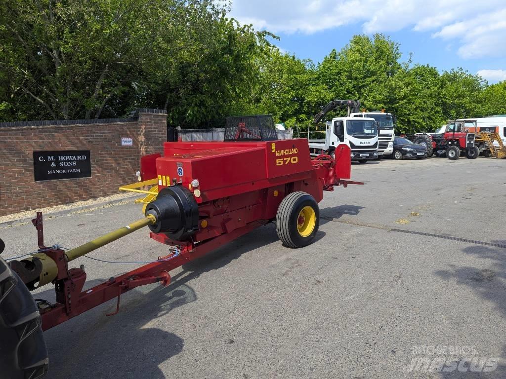 New Holland 575 Presse quadre