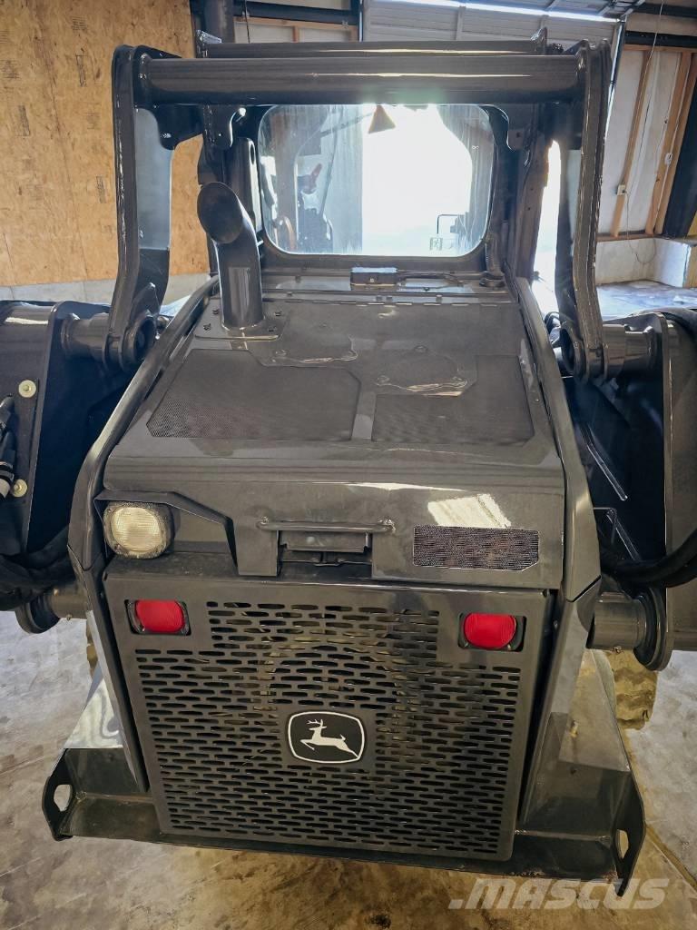 John Deere 325 G Mini Pale Gommate