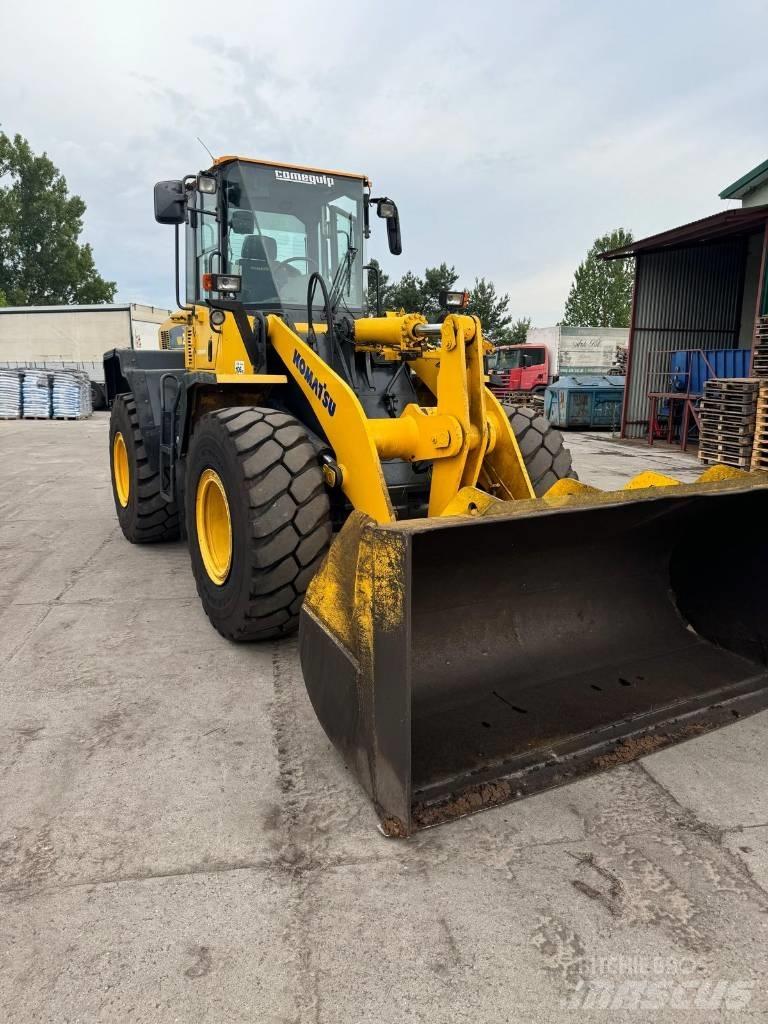 Komatsu WA250 Pale gommate