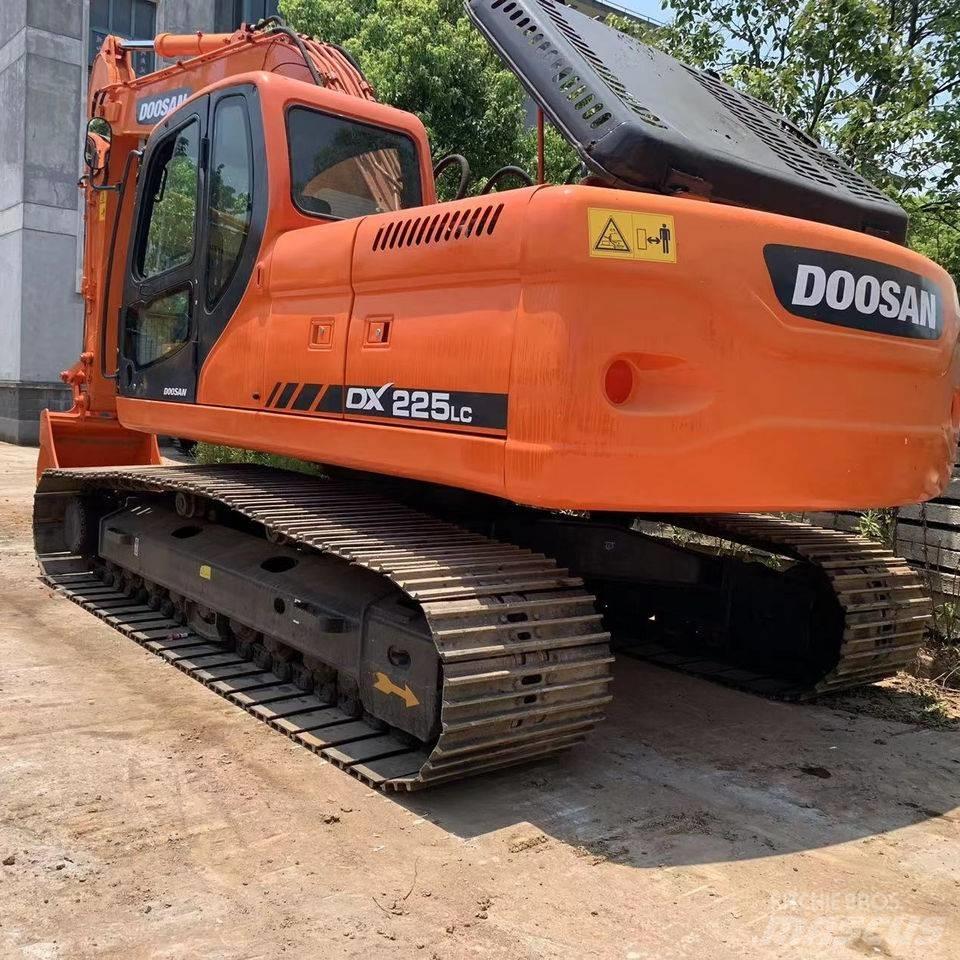 Doosan dx225 Escavatori cingolati