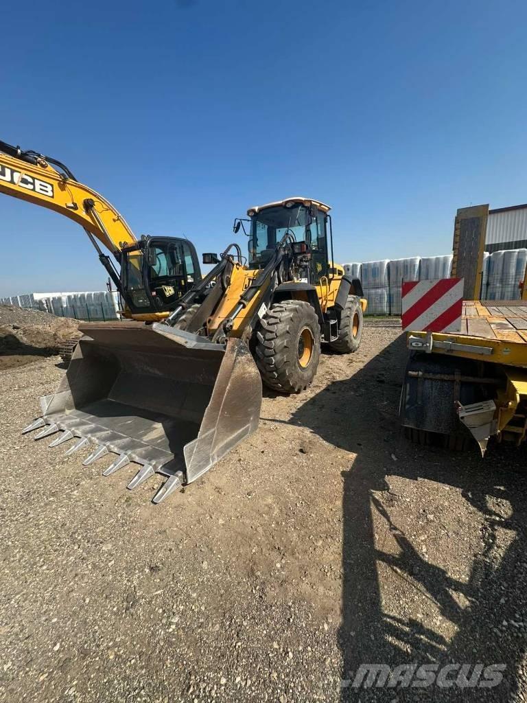JCB 436 HT Pale gommate