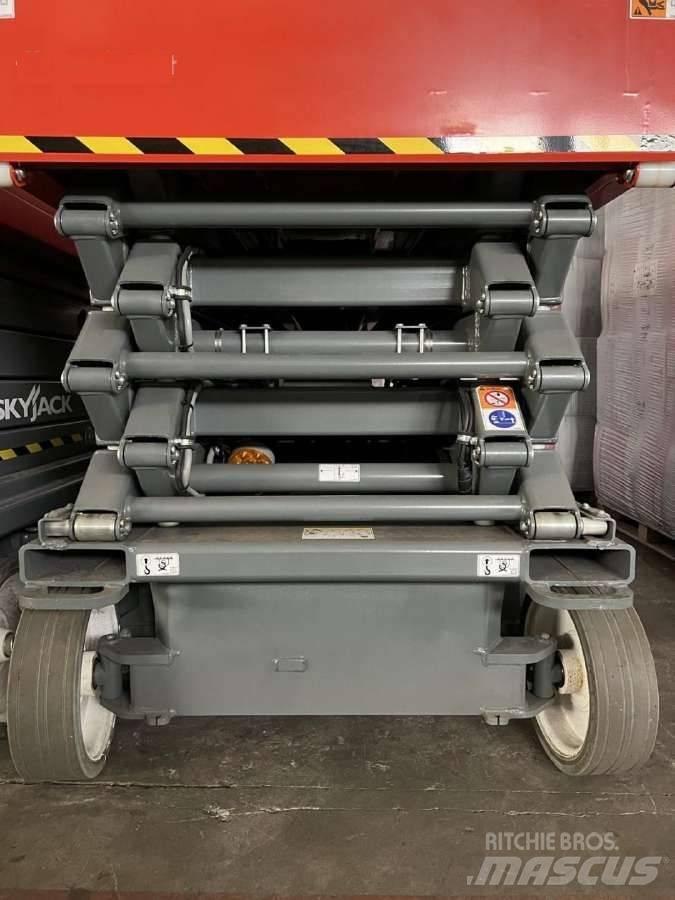 SkyJack SJ4732 Piattaforme a pantografo