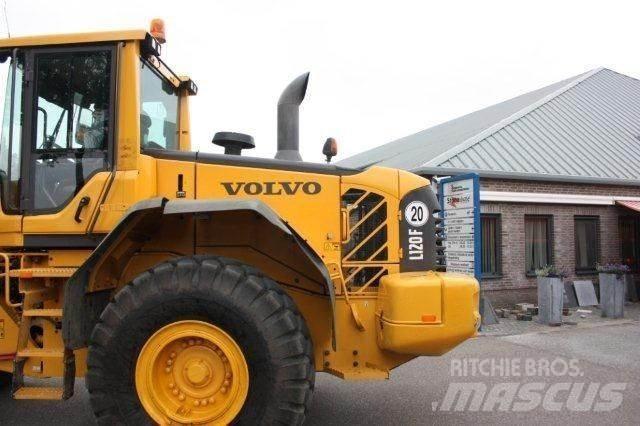 Volvo L 120 F Pale gommate