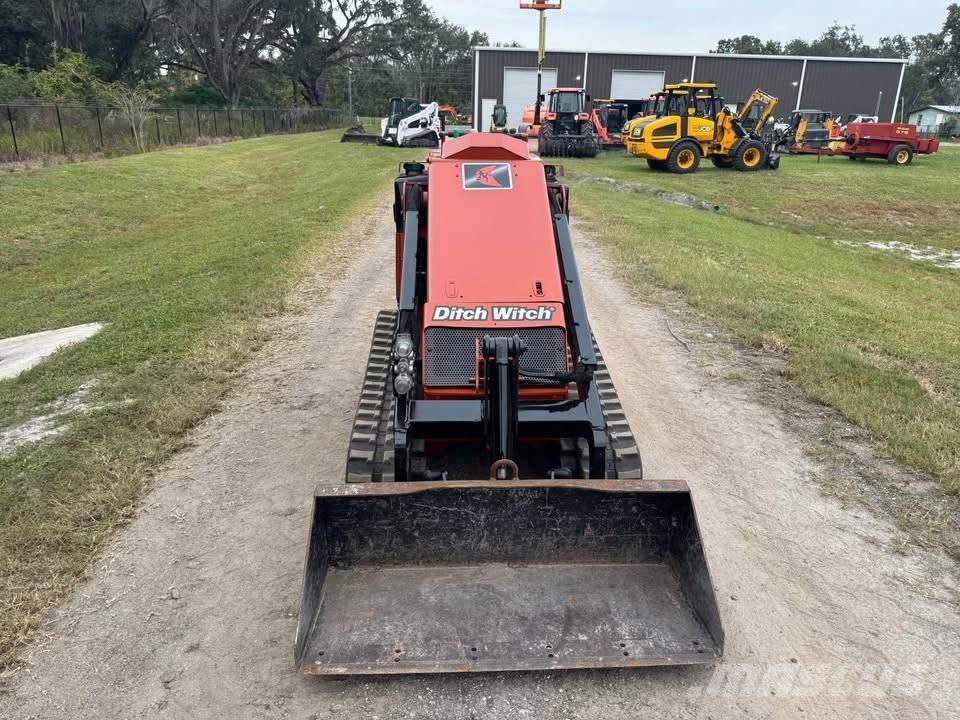 Ditch Witch SK 800 Mini Pale Gommate