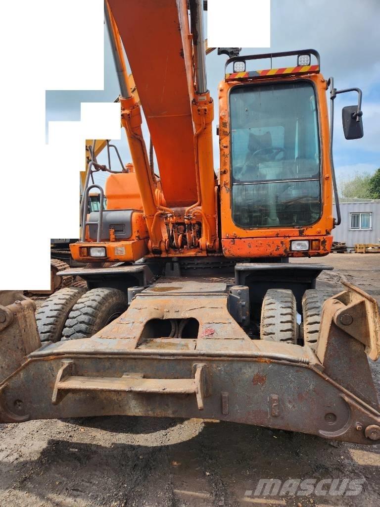 Doosan DX 210WA Escavatori gommati
