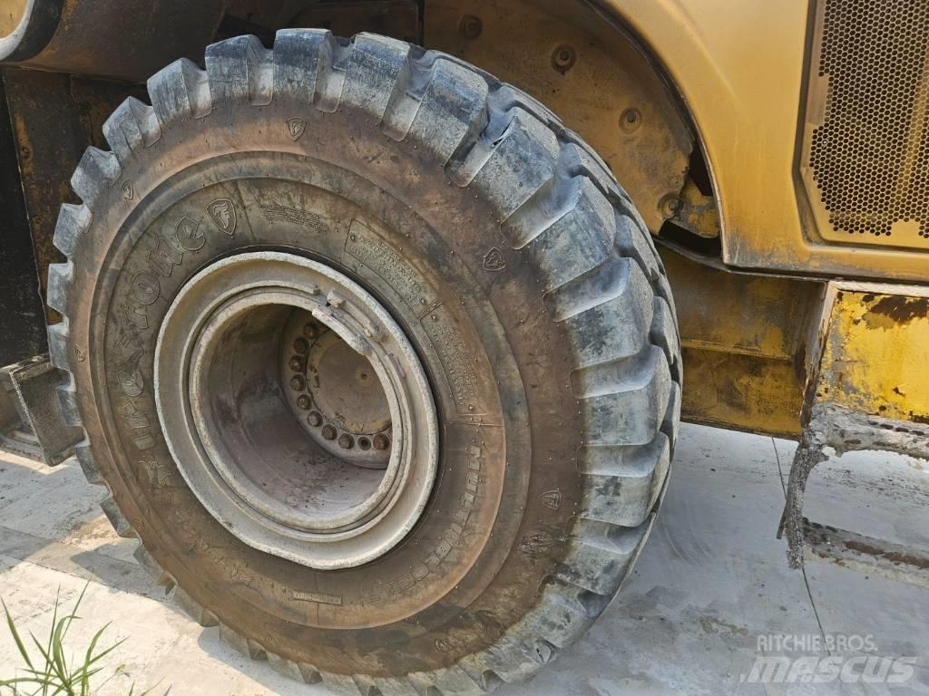 CAT 972 H Pale gommate