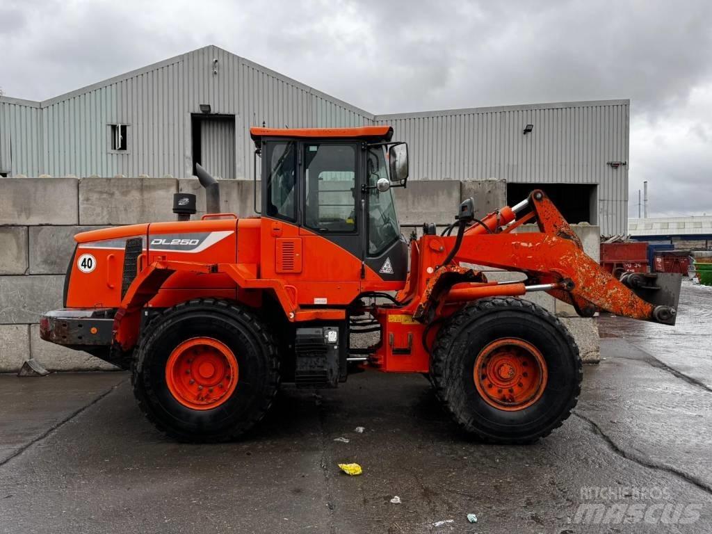 Doosan DL250-5 Pale gommate