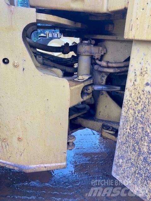 CAT 966 F II Pale gommate