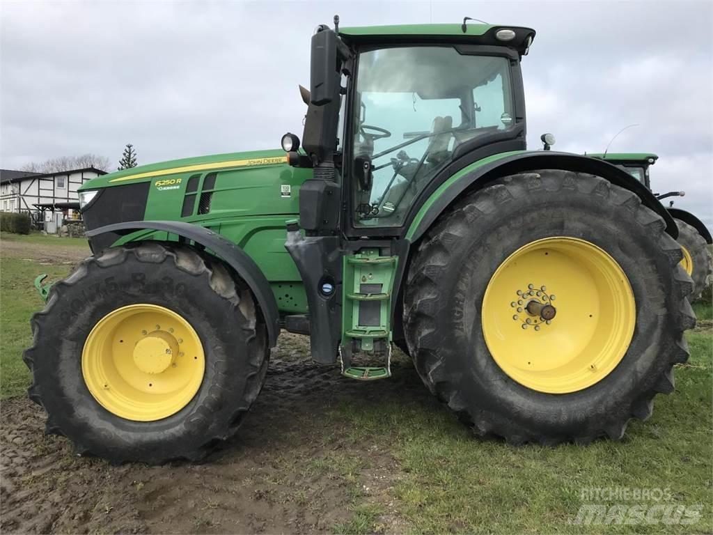 John Deere 6250R Trattori