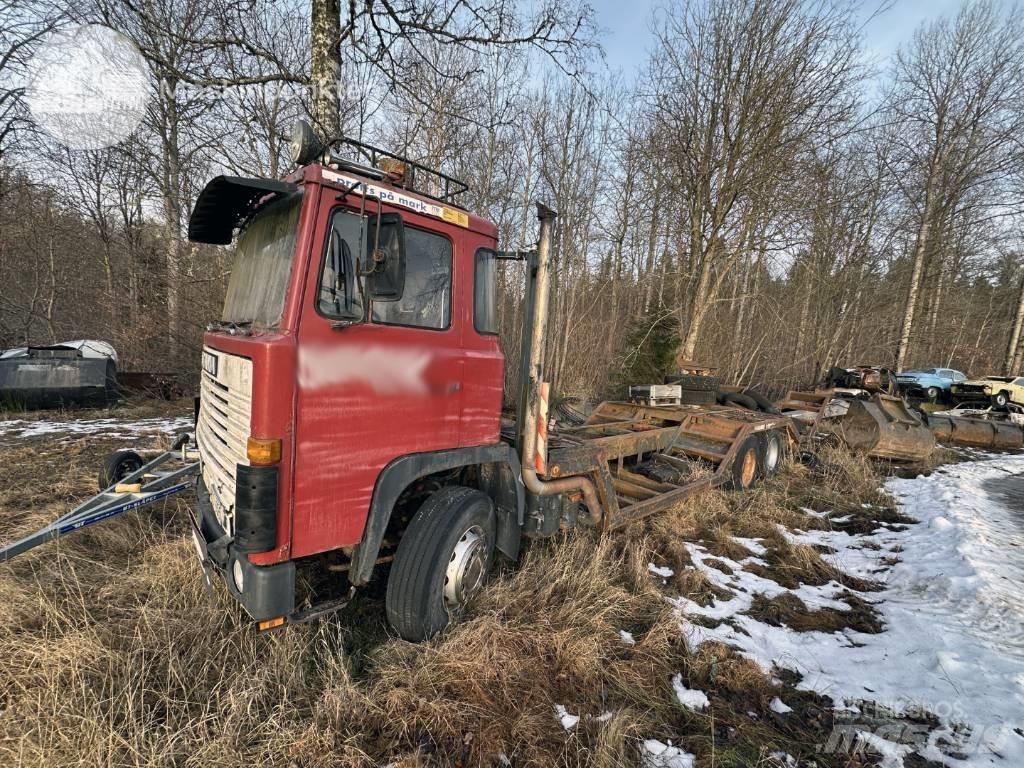 Scania T 141 Camion per il trasporto di macchine forestali