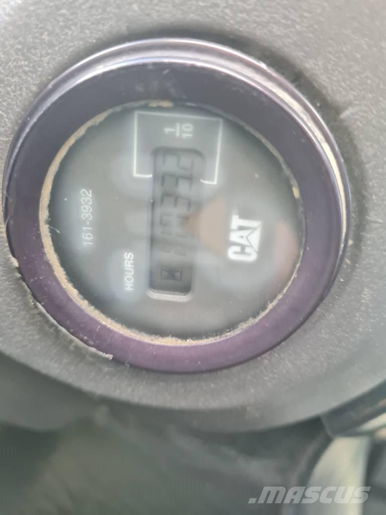 CAT 928 G Pale gommate