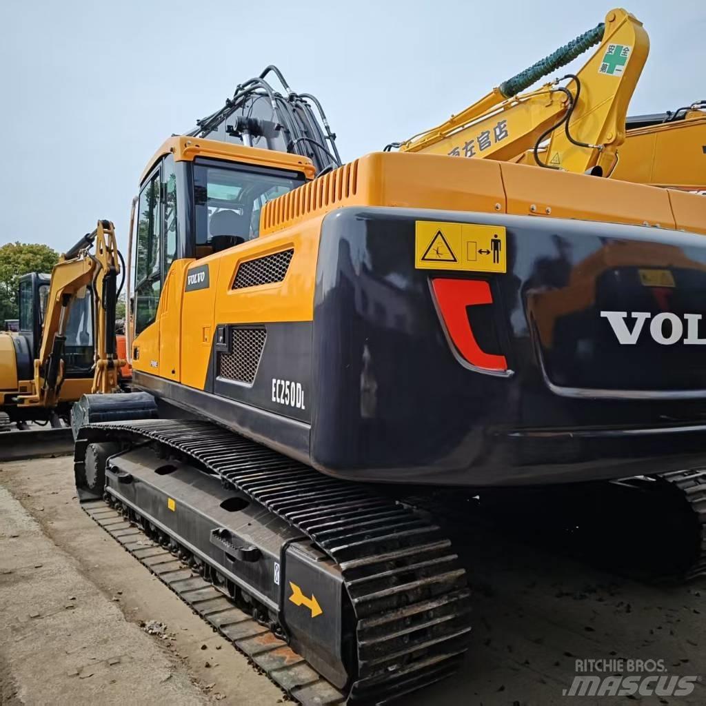 Volvo 250DL Escavatori cingolati