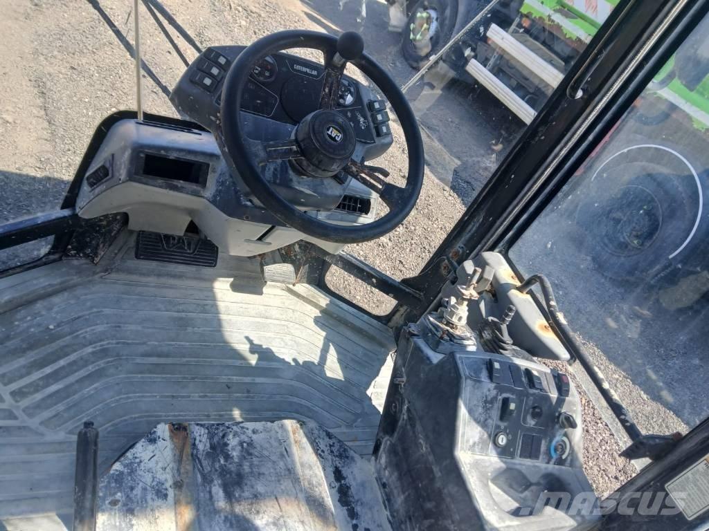 CAT 906 Cabine e interni