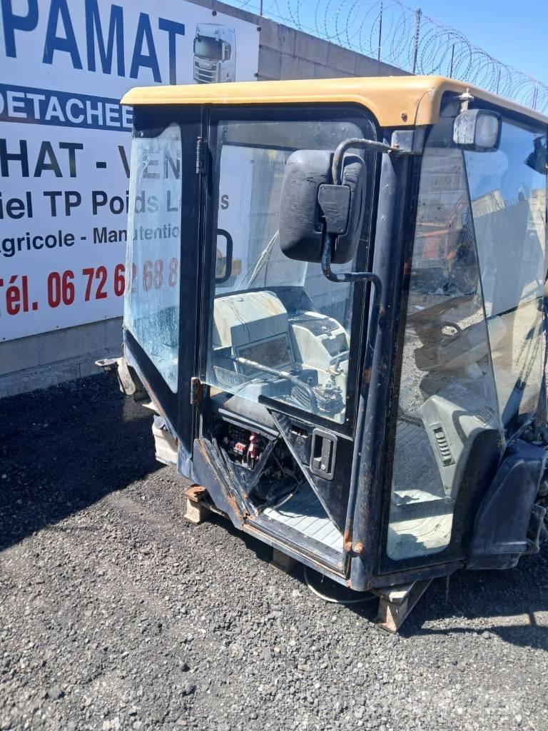 CAT 906 Cabine e interni