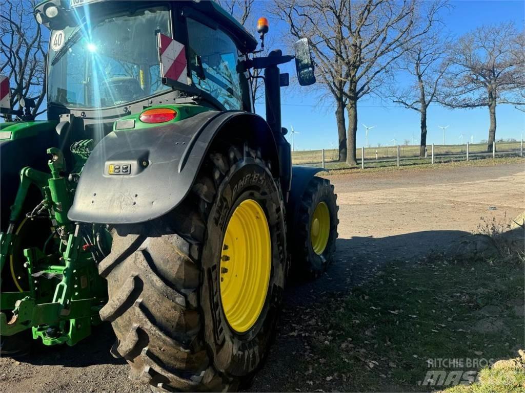 John Deere 6230R Trattori
