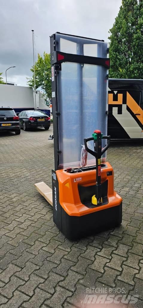 Doosan LSM 12 N Transpallet uomo a terra