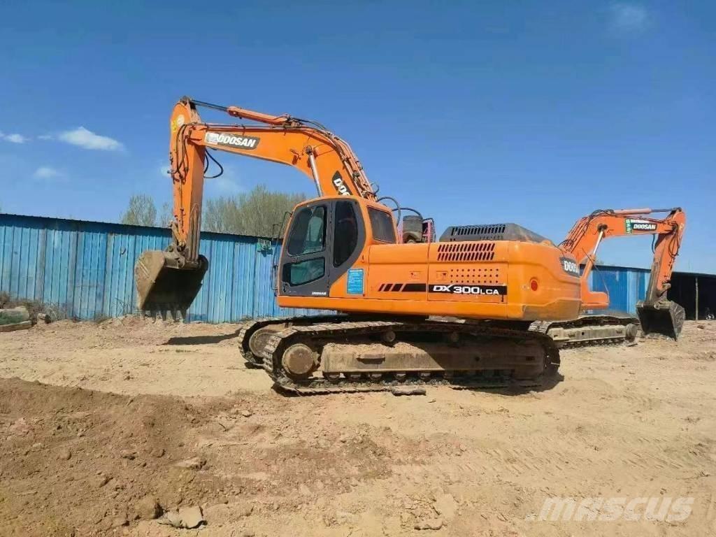 Doosan DX300LC-9 Escavatori cingolati