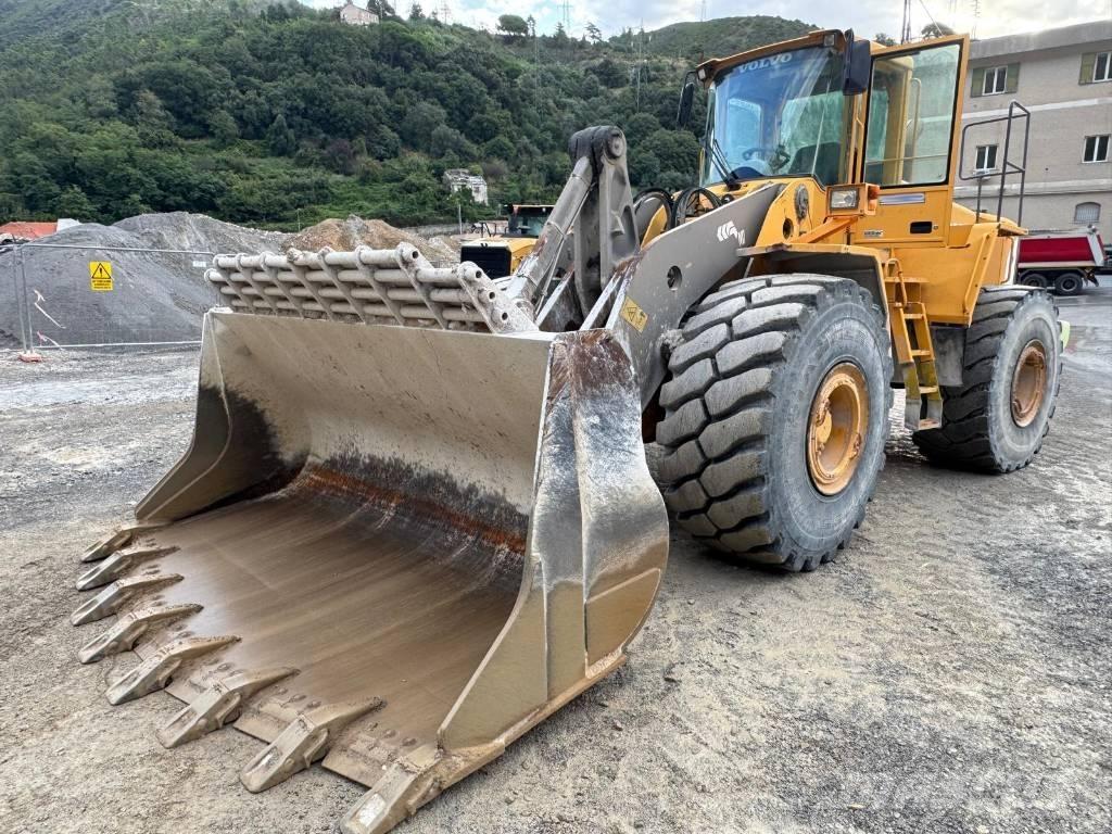 Volvo L 220 E Pale gommate