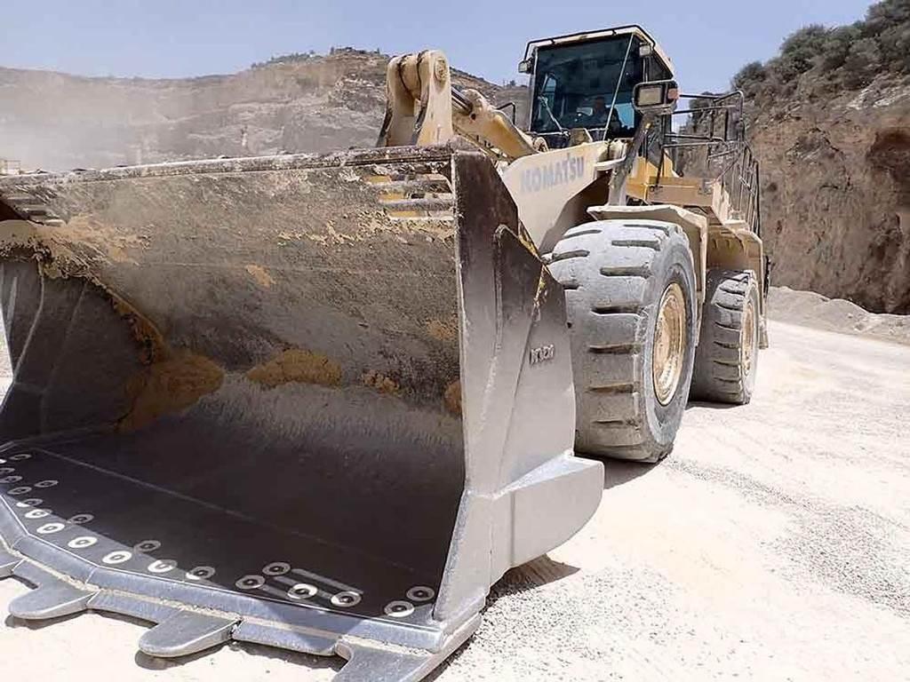 Komatsu WA600-8EO Pale gommate