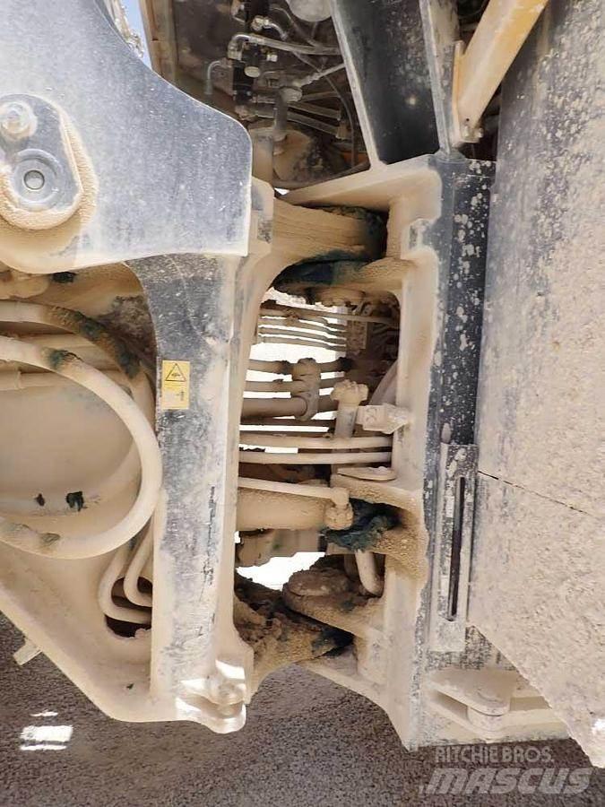 Komatsu WA600-8EO Pale gommate