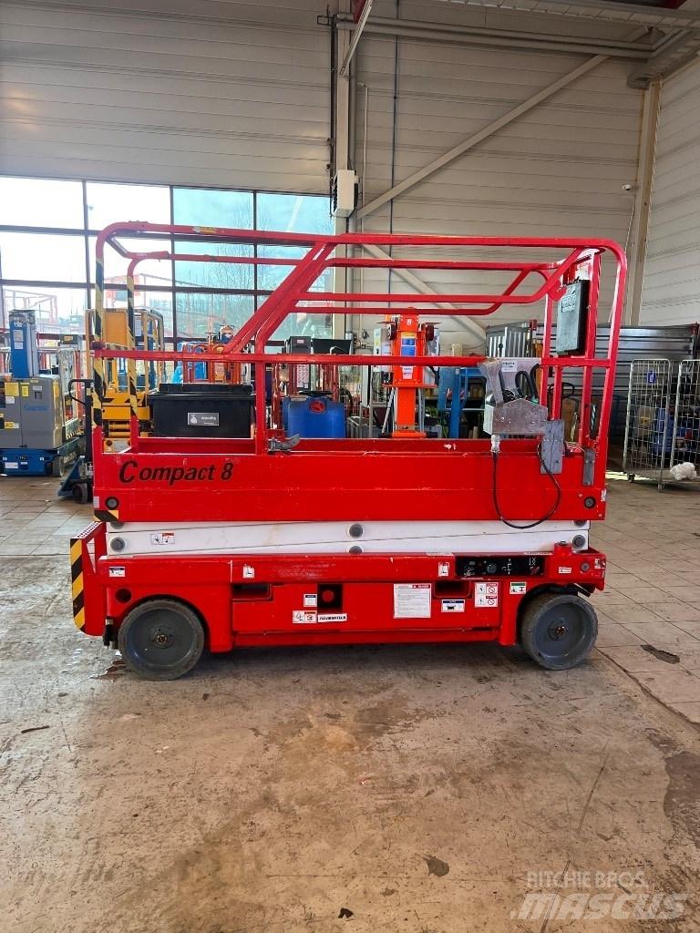 Haulotte Compact 8 Piattaforme a pantografo