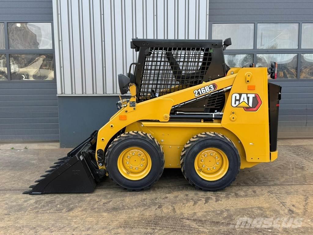 CAT 216B3 Pale gommate