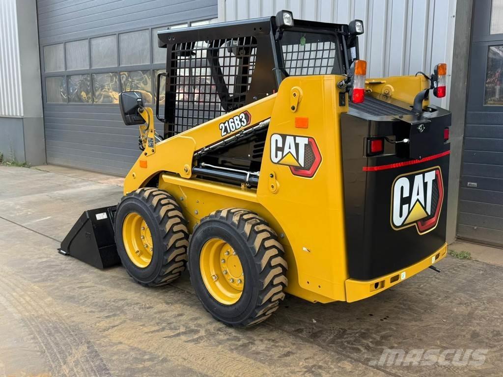 CAT 216B3 Pale gommate