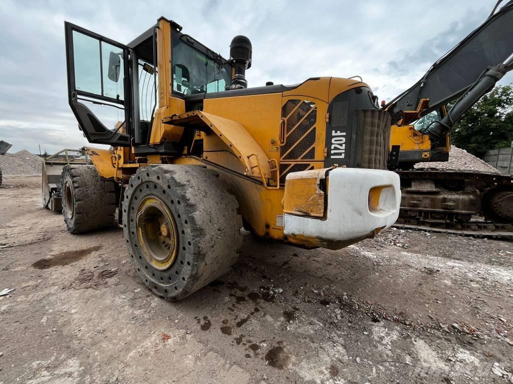 Volvo L 120 F Pale gommate