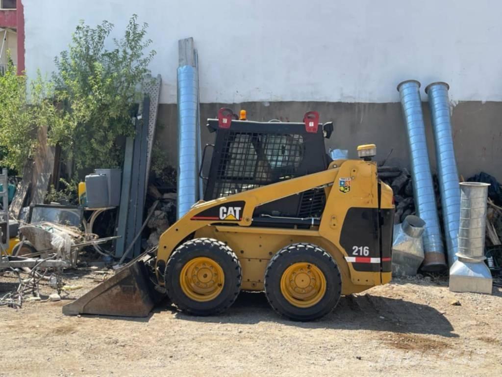 CAT 216 Mini Pale Gommate