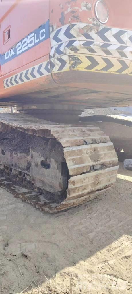 Doosan DX 225LC Escavatori cingolati