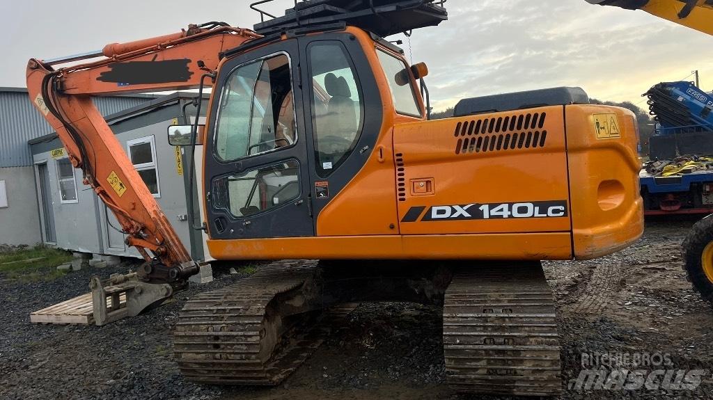Doosan Dx140 Escavatori gommati