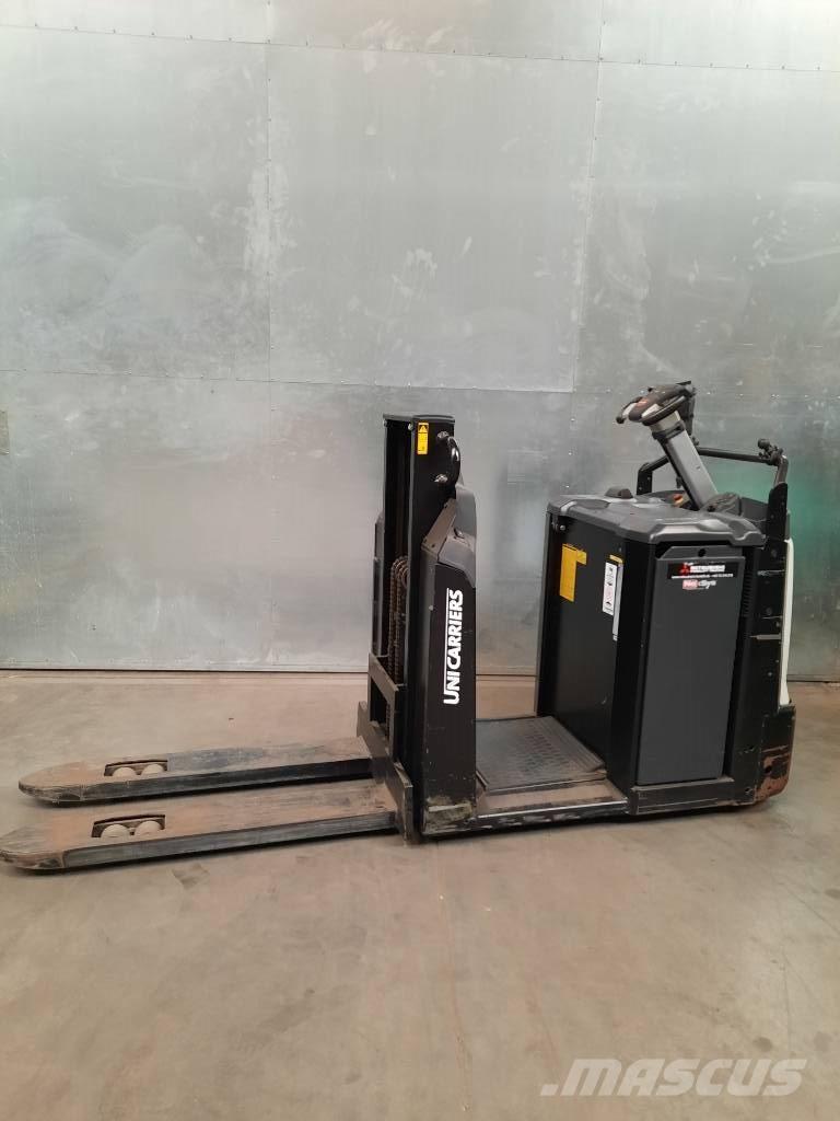 UniCarriers OEP120 Commissionatore basso livello