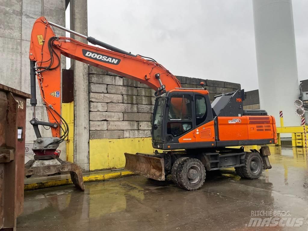 Doosan DX 210 W - 5 Escavatori gommati