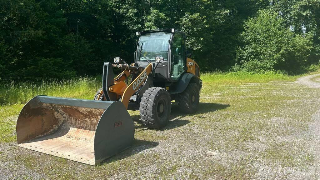 CASE 321 F Pale gommate