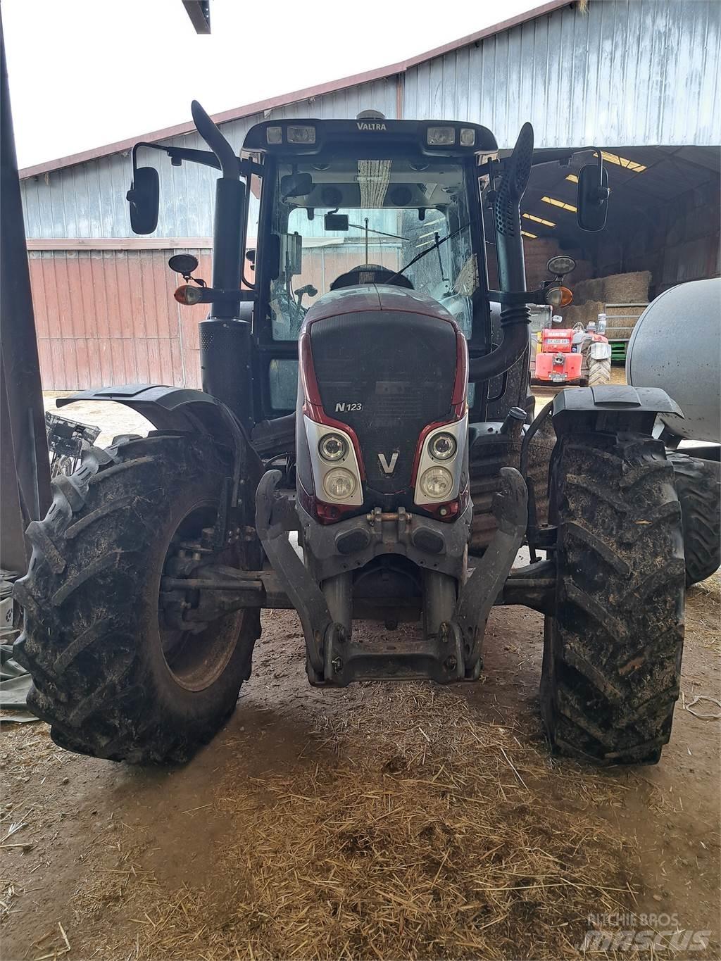 Valtra N123 Trattori